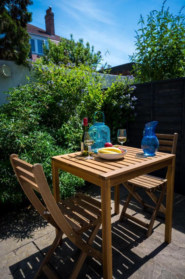 Birdsong & Pine: Parking & Garden Appartement