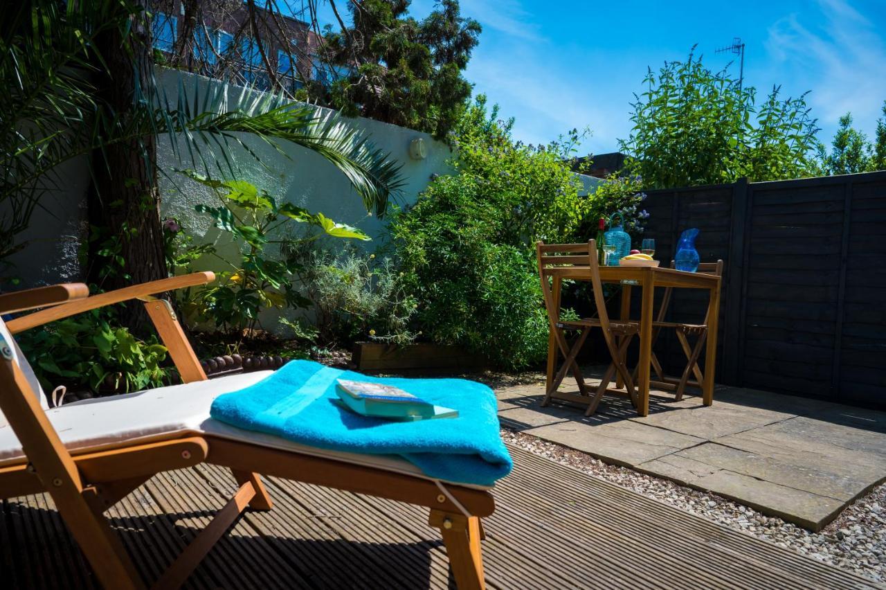 Birdsong & Pine: Parking & Garden Appartement
