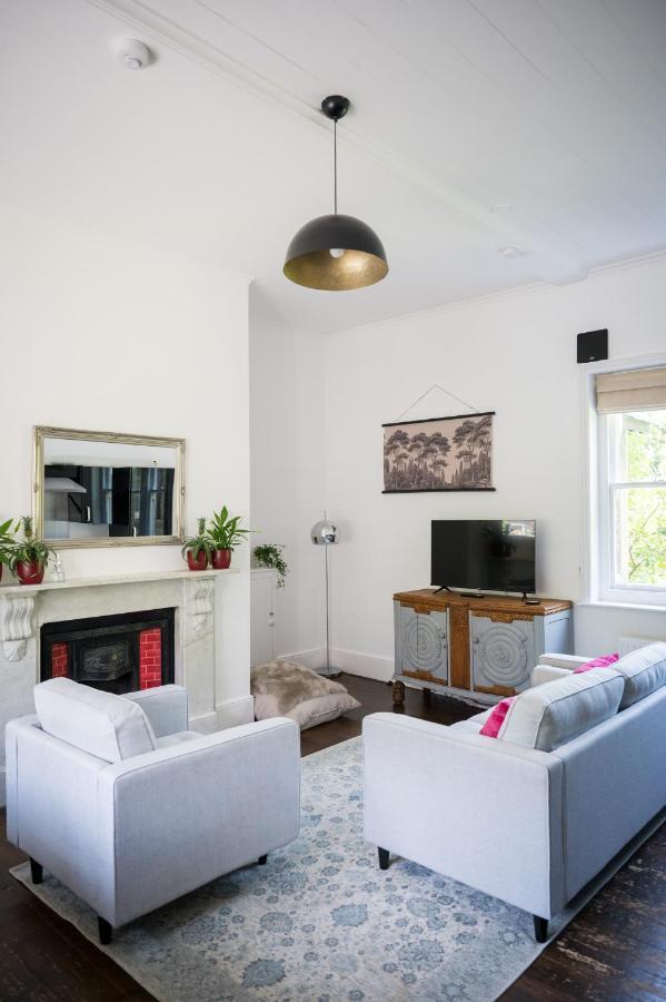 Apartment Birdsong & Pine: Parking & Garden