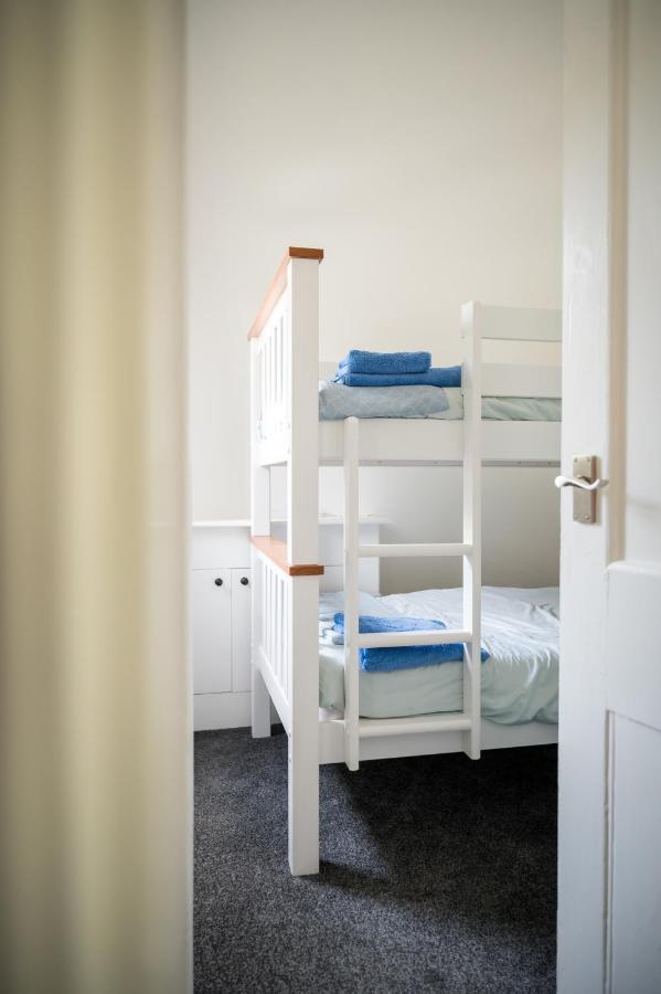 Birdsong & Pine: Parking & Garden Apartment