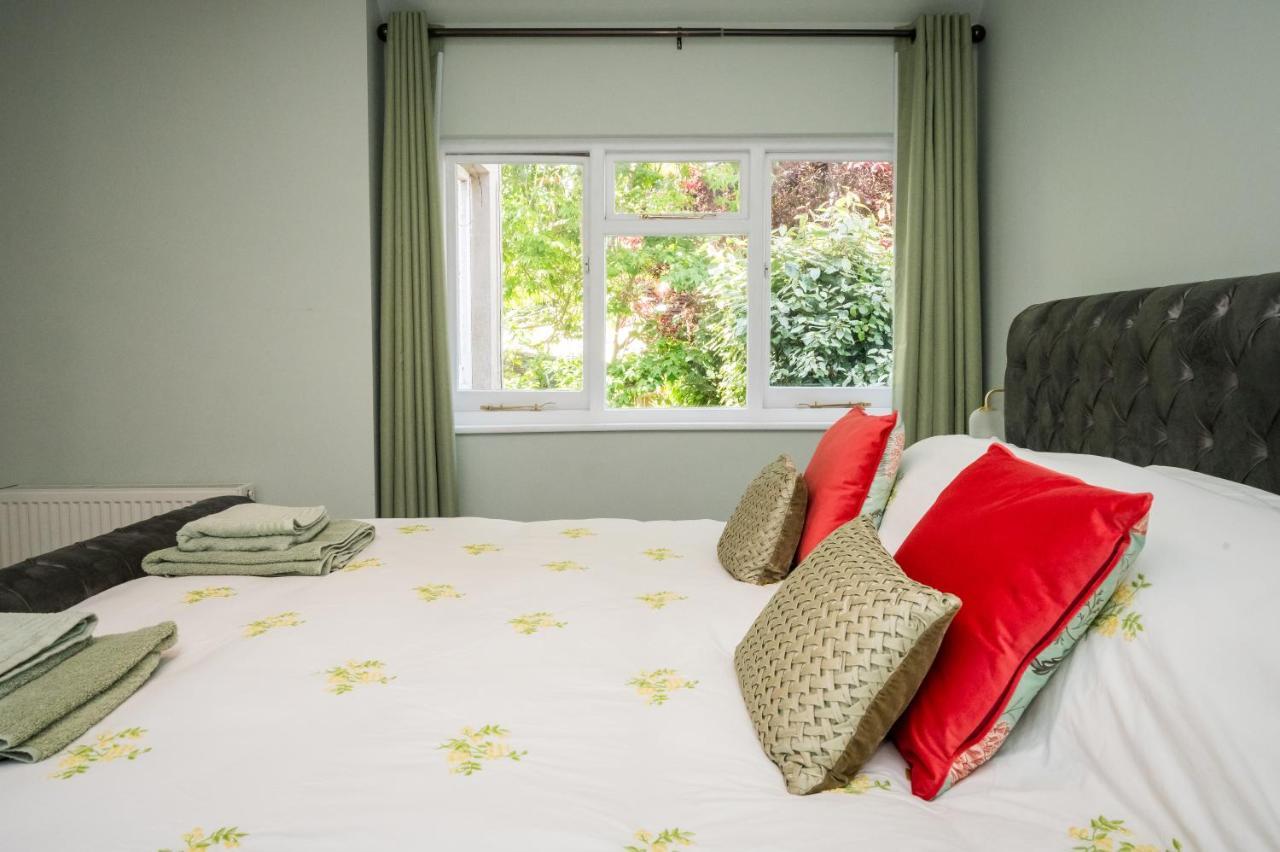 Birdsong & Pine: Parking & Garden Apartment